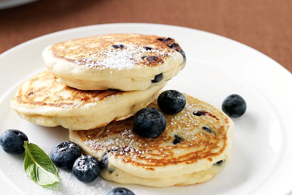 blueberry-and-vanilla-pancakes-79002-1.jpeg